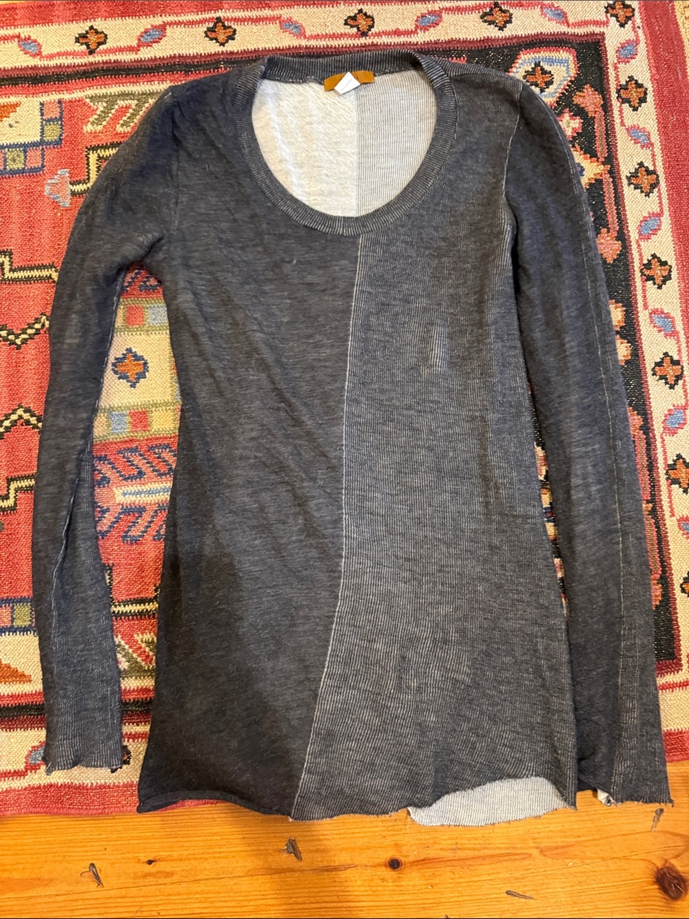 Grisal Women’s Two-Tone Charcoal Scoop Neck Sweater - Cashmere